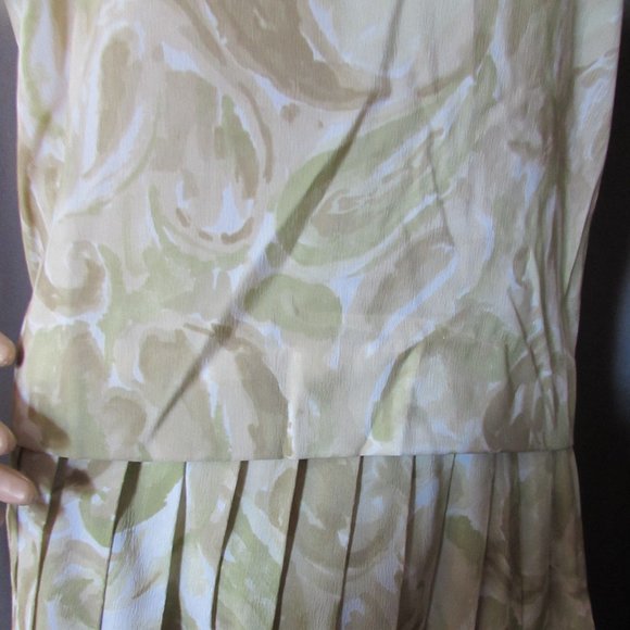 SALE  Vintage Two Piece Blouse & Pleated Skirt 1960 Era Shades of Green - Picture 9 of 10